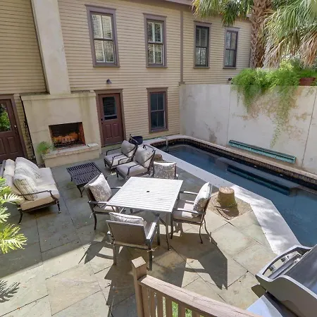 Southern Elegance Carriage House